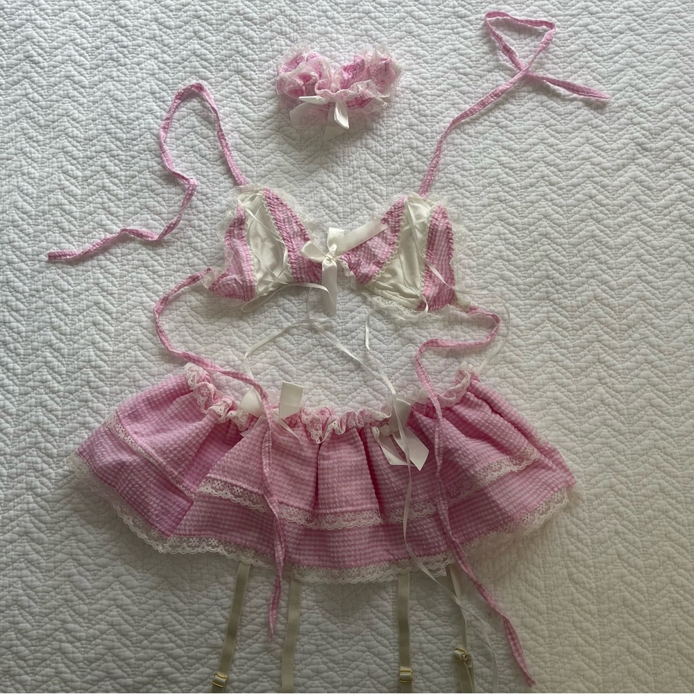 Pink and White Lace Lingerie Set perfect for Halloween🧡